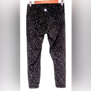 Lululemon Align High Rise Crops 25” Sz 10- Bundle and save! Excellent condition!